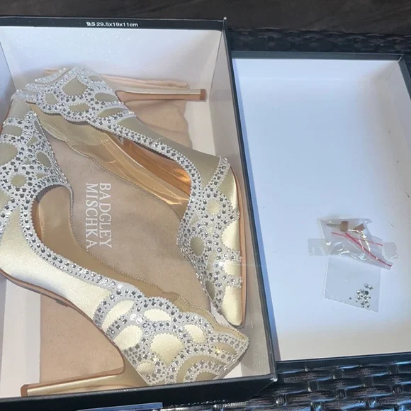 Badgley Mischka pointed toe pump 🤍size 9.5 NWB - Picture 5 of 5